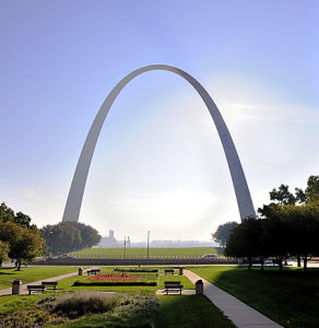 St_Louis_Gateway_Arch_Park_Side_426